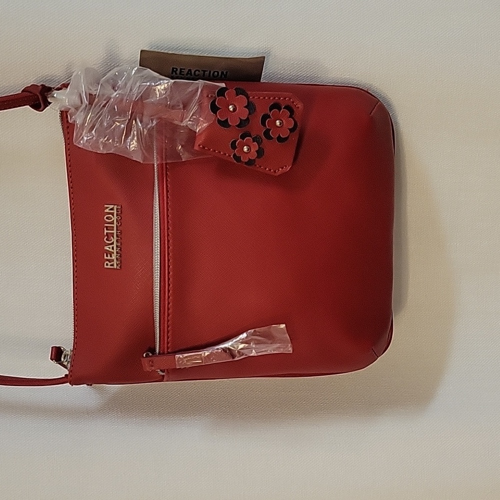 Kenneth Cole Reaction NWT Crossbody, Red